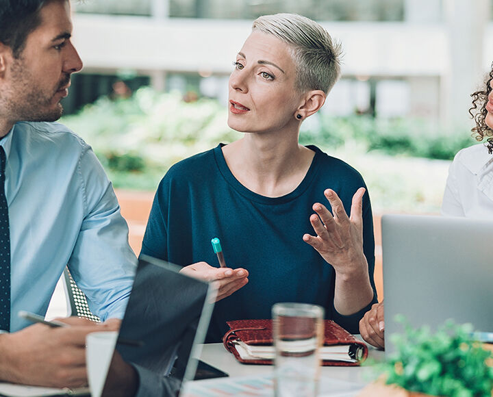 dialogue entre plusieurs personnes
